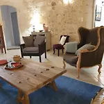 Arles Rental-Cote Forum.